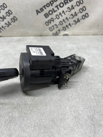 Замок зажигания 487003947R RENAULT