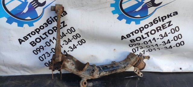 Рычаг задней подвески нижний, правый 4871005071 TOYOTA