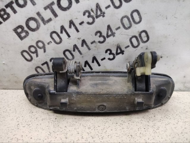 4B0839208 Ручка двери задней наружная правая купить Львов