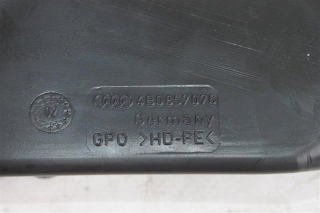 VAG 4B0857076 Воздуховод (распределитель воздуха под "торпедо") правый в наличии Ровно