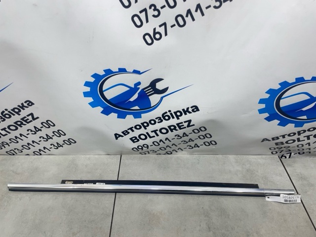 Молдинг опускного стекла нижний, двери задней, левой 4G0853763 VAG