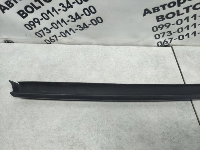 VAG 4G0854327B Молдинг лобового стекла левый в наличии Киев
