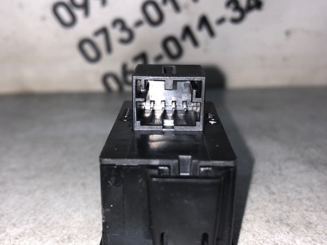 4G0959831C Кнопка привода замка багажника купить Тернополь