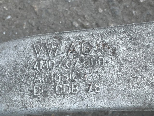 4M0407254K Цапфа передняя правая купить Павлоград