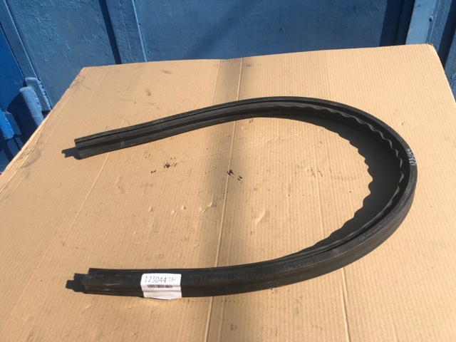 Уплотнитель капота 4M0823723 VAG