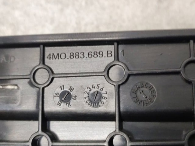 VAG 4M0883689B в наличии Киев