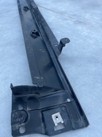 4M8825212 VAG Защита днища правая купить в Житомир