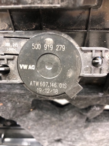4M8863075D24A Ящик перчаточный (бардачок) купить Кривой Рог