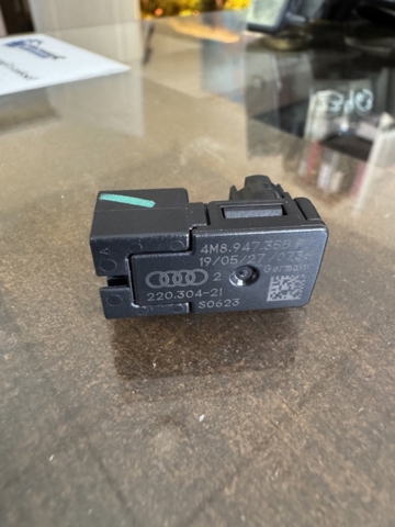 VAG 4M8947355F в наличии Кривой Рог