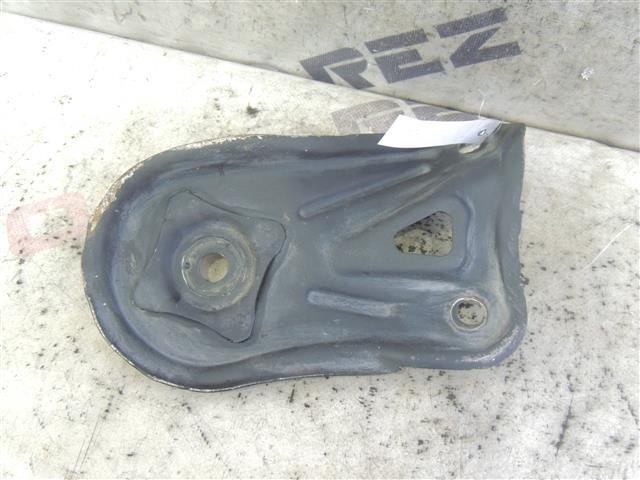 TOYOTA 5102433070 Кронштейн передней балки в наличии Киев