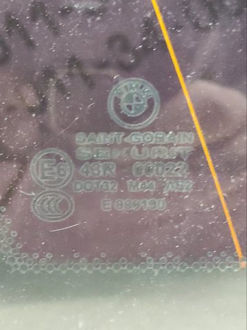BMW 51368402620 Стекло кузова (багажного отсека) правое в наличии Одесса