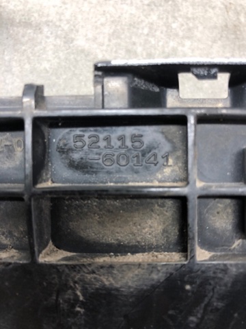 Кронштейн бампера переднего, правый 5211560141 TOYOTA