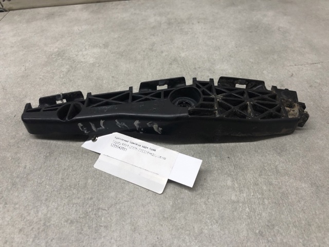 Кронштейн бампера заднего, внешний правый 5215542011 TOYOTA