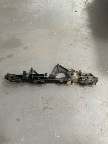 Правый кронштейн крепления бампера заднего 5215542020 TOYOTA