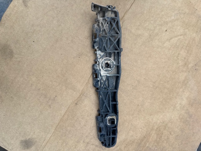 Кронштейн бампера заднего, внешний левый 5215642031 TOYOTA