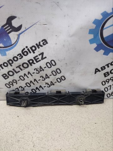 Направляющая заднего бампера, правая 5215753040 TOYOTA