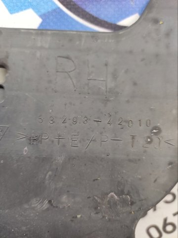 TOYOTA 5329342010 Правый дефлектор радиатора в наличии Павлоград