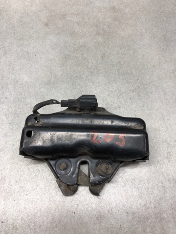 Запор капота (замок и привод замка капота) 5351060270 TOYOTA