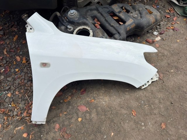 Переднее правое крыло 5380160B80 TOYOTA