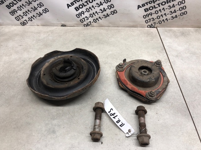 Передний правый амортизатор 54302EQ025 NISSAN