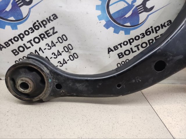 Нижний правый рычаг передней подвески 545012B500 HYUNDAI