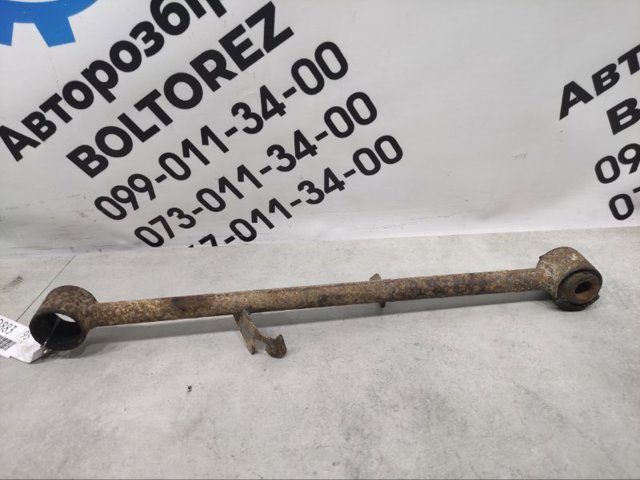 Балансир задний нижний, левый 551208H505 NISSAN