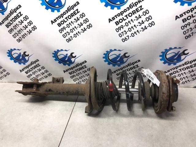 Стойка задняя правая 553028H326 NISSAN