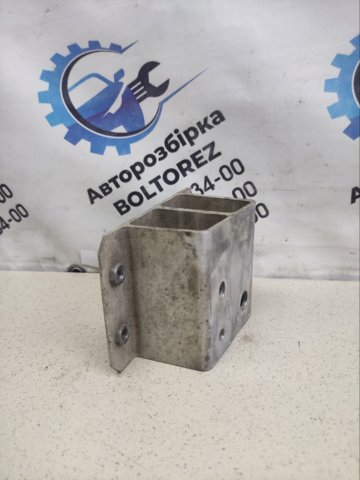 Кронштейн усилителя заднего бампера 5832442010 TOYOTA