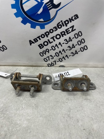 Петля третей/пятой двери 61820FC100 SUBARU