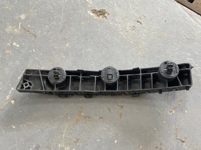622224CL0A NISSAN Кронштейн бампера переднего правый купить в Чернигов