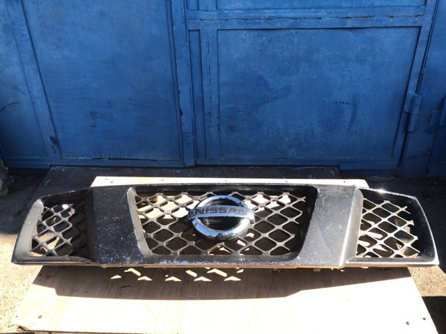 Облицовка радиатора 62310EB400 NISSAN
