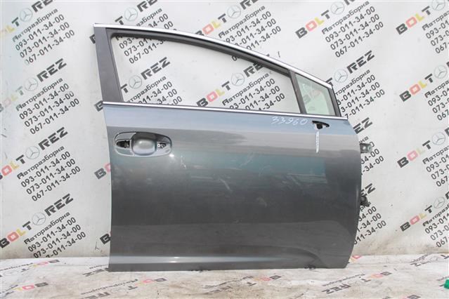 Пассажирская передняя дверь 670010F011 TOYOTA