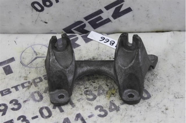 Кронштейн подушки коробки передач 6760304 BMW