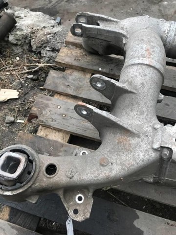 Балка задней подвески поперечная 6770842 BMW