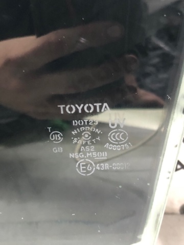 6810260560 TOYOTA Стекло двери передней левой купить в Ирпень