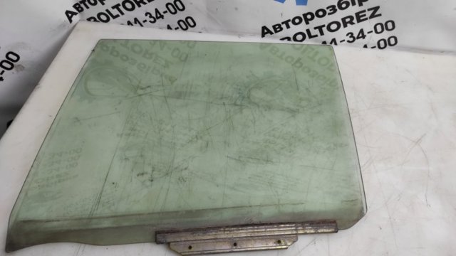 Стекло двери задней левой 6810442120 TOYOTA