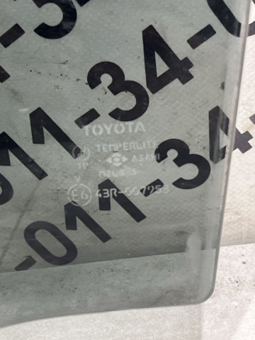Стекло заднее левое 6810442130 TOYOTA