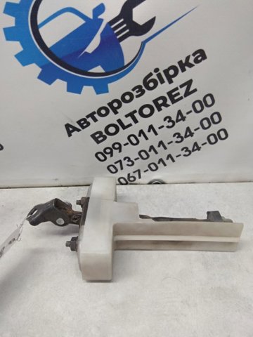 Ограничитель открывания двери, задний правый 6863050040 TOYOTA