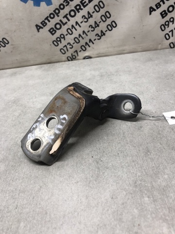 TOYOTA 6872012151 Петля двери передней левой в наличии Украина