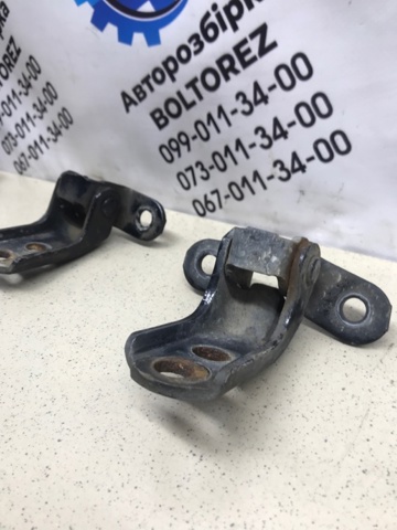TOYOTA 6872030080 Петля двери передней левой в наличии Полтава