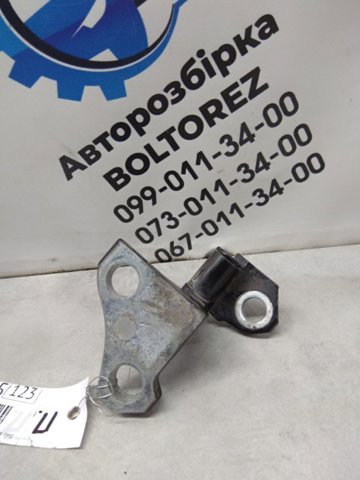 Петля двери передней правой 6873030160 TOYOTA