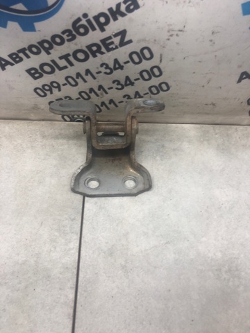 Петля водительской двери 6874033021 TOYOTA