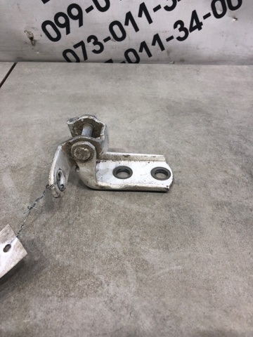 TOYOTA 6876020121 Петля двери задней левой в наличии Хмельницкий