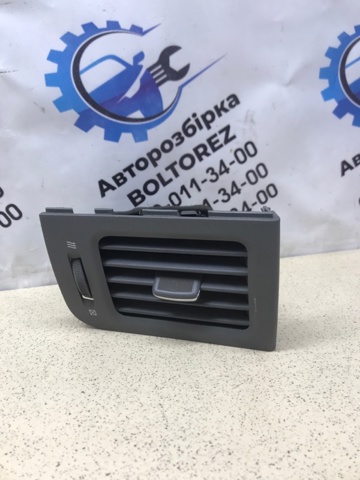 Решетка воздуховода правая 68760JG40A NISSAN