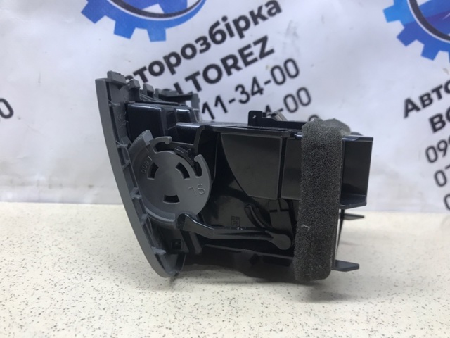 68761JG40A NISSAN Решетка вентиляции салона на "торпедо" левая купить в Полтава