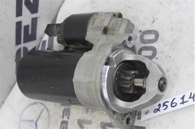 687700H010 TOYOTA Петля двери задней правой купить в Николаев