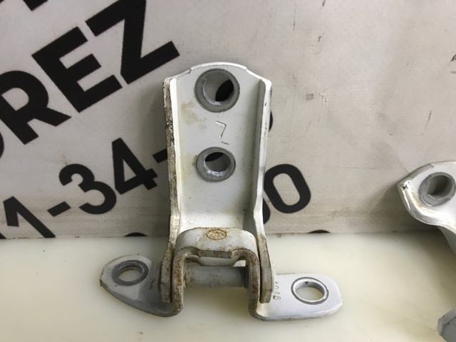 TOYOTA 6878052030 Петля двери задней левой в наличии Харьков