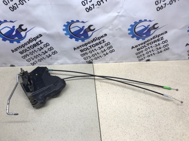 Замок двери водителя Toyota Camry 7