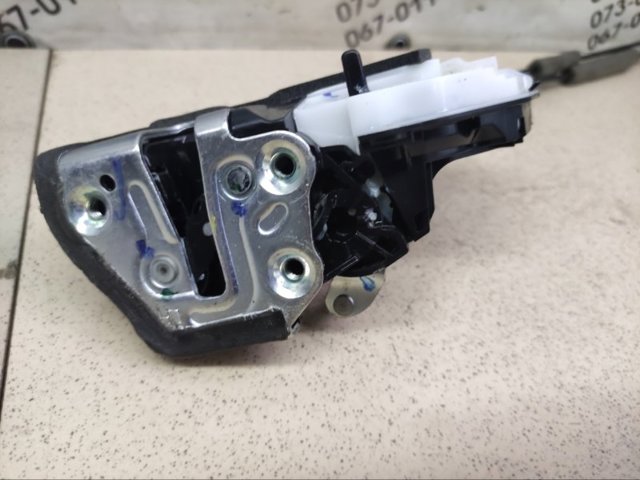 TOYOTA 6906002340 Замок двери задней левой в наличии Кривой Рог