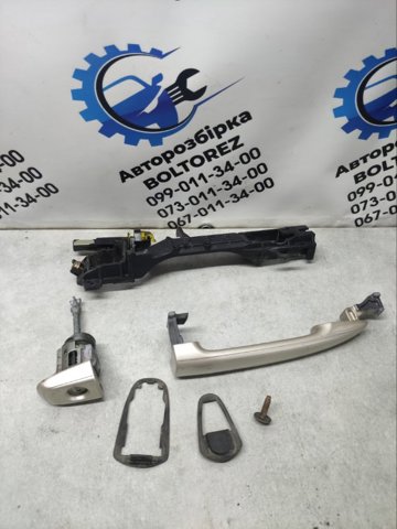 Держатель наружной ручки двери, передней левой 6920228010 TOYOTA